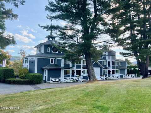 19 Hawthorne Rd, Stockbridge, MA 01262