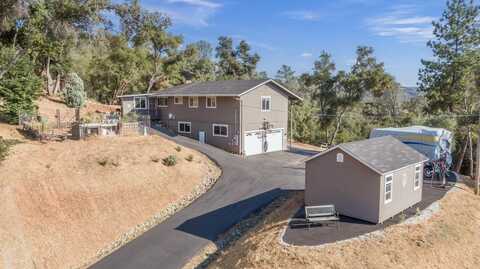 175 Woodland Dr, Murphys, CA 95247