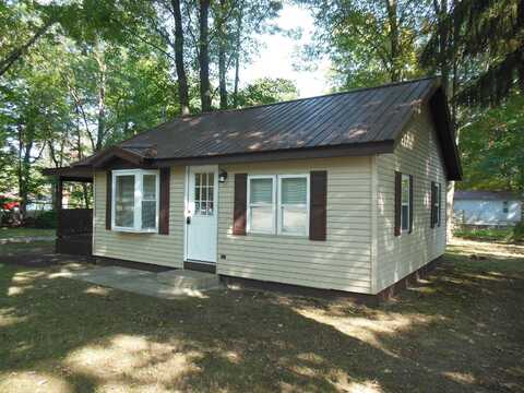 1294 N Clare, Harrison, MI 48625