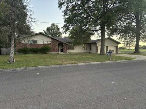 2 E Black, Marshall, MO 65340