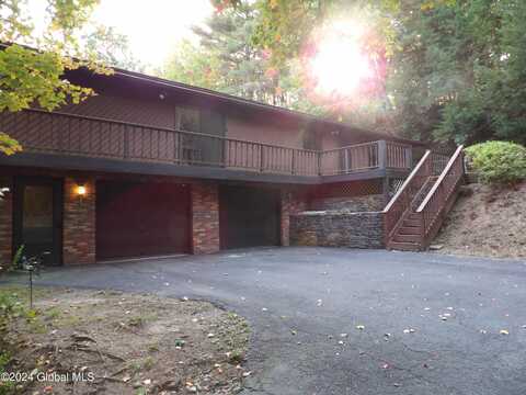 11 Middle Court, Sand Lake, NY 12196