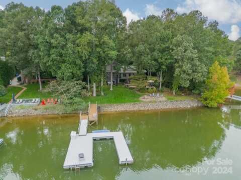 165 Woodstream Circle, Mooresville, NC 28117