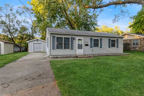 4030 E Seneca Avenue, Des Moines, IA 50317