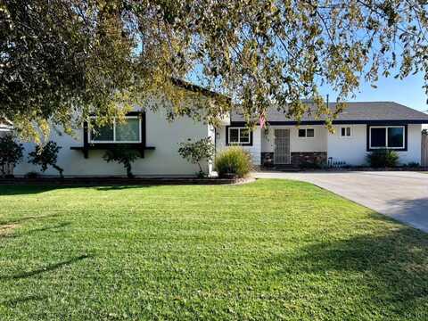 155 Birch Avenue E, Hanford, CA 93230