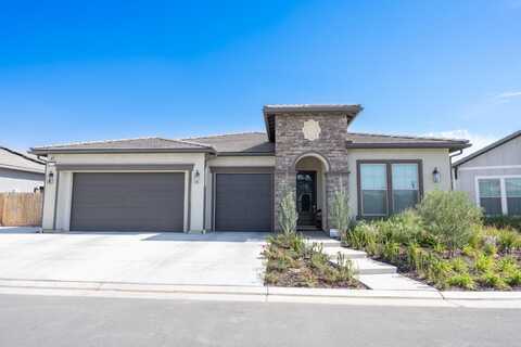 1735 Park Avenue N, Clovis, CA 93619