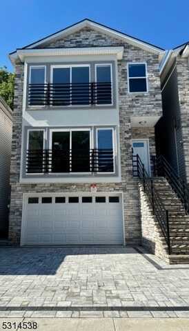 221 S 6th St 1st fl, Newark, NJ 07103