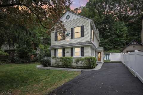 17 Tourne Rd, Boonton, NJ 07005