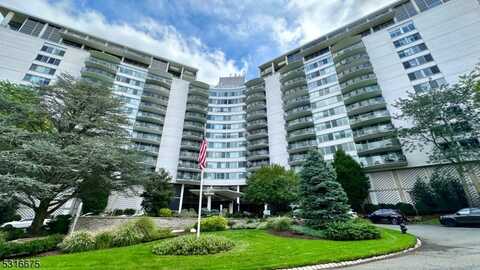 1 Claridge Dr Apt. 1000, Verona, NJ 07044