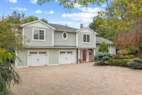 37 Larkspur Rd, Wayne, NJ 07470