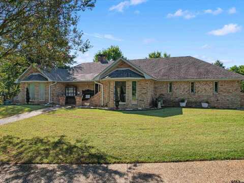 212 Pyeatt Dr., Gladewater, TX 75647