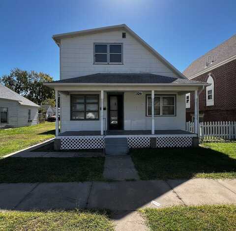 104 E 12th St, Ellis, KS 67637