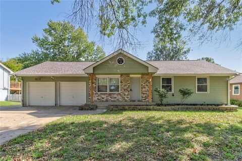 1701 S King Avenue, Harrisonville, MO 64701