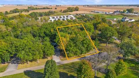 124 Golf View Ln, Washington, IA 52353