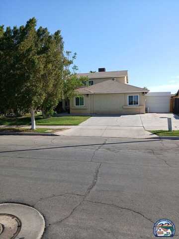 2091 W Orange Ave, El Centro, CA 92243