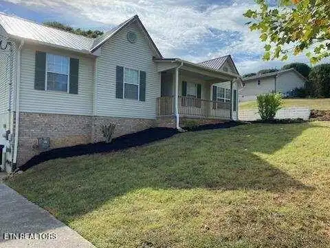 2221 Crooked Oak Drive, Lenoir City, TN 37771