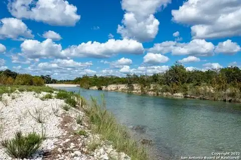 8 Hwy 55, Uvalde, TX 78801