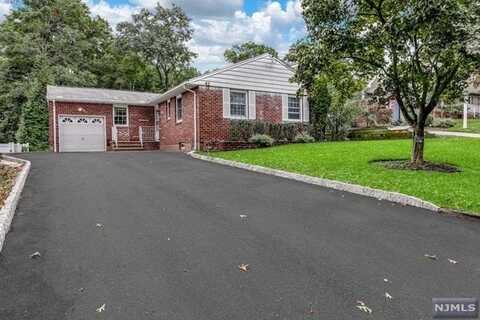 42 Minnehaha Boulevard, Oakland, NJ 07436