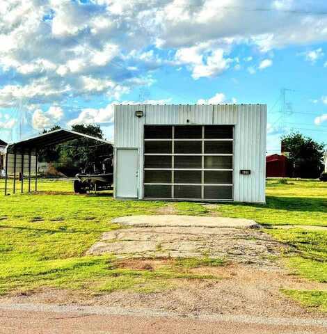 609 7th St, Snyder, OK 73566