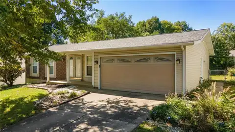 12137 La Padera Lane, Florissant, MO 63033