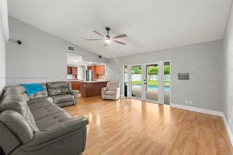 320 NW 107th Ave, Coral Springs, FL 33071