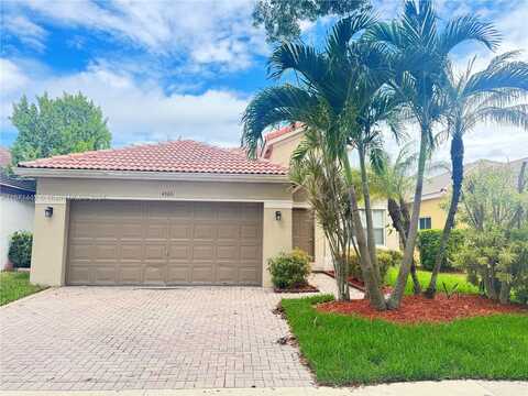 4366 Foxtail Ln, Weston, FL 33331