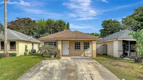 842 SW 9th St, Florida City, FL 33034