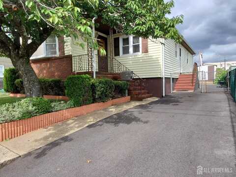 80 2nd Street, Woodbridge, NJ 07095