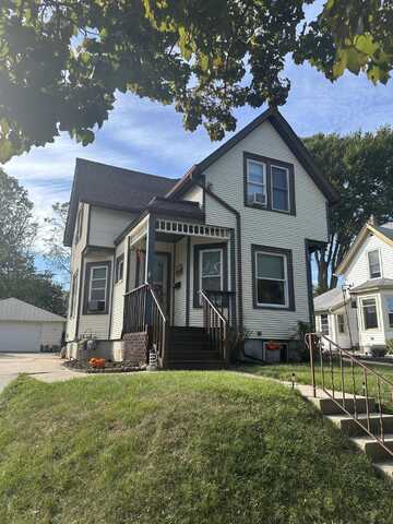 635 N Milwaukee St, Port Washington, WI 53074