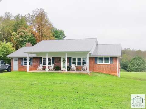 831 Farmview Rd, Glade Hill, VA 24092