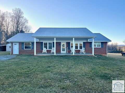 831 Farmview Rd, Glade Hill, VA 24092