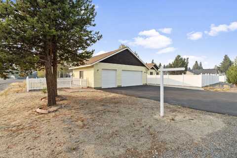 16696 Oakridge Place, La Pine, OR 97739