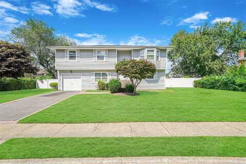 67 Beldon Lane, Bay Shore, NY 11706