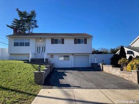 8 Balsam Lane, Commack, NY 11725