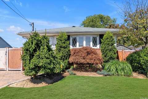 325 N Michigan Avenue, Massapequa, NY 11758