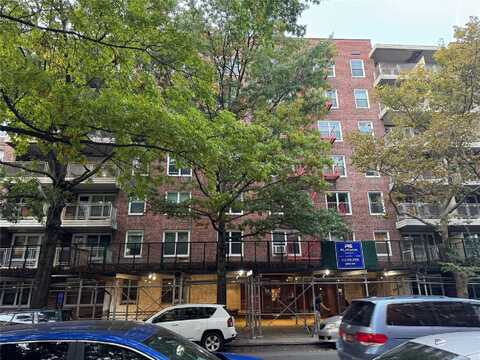 142-05 Roosevelt Ave, Flushing, NY 11354