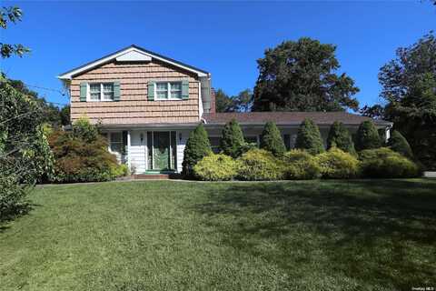 33 Marlon Lane, Hauppauge, NY 11788