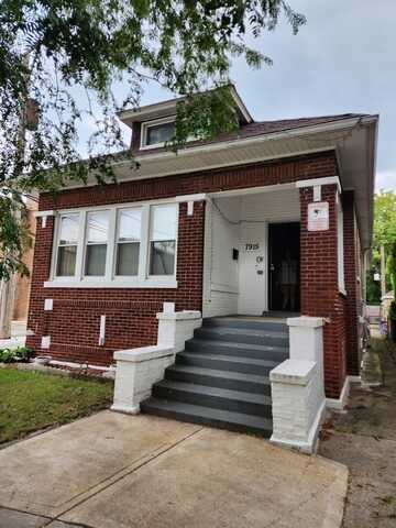 7915 S Paxton Avenue, Chicago, IL 60617