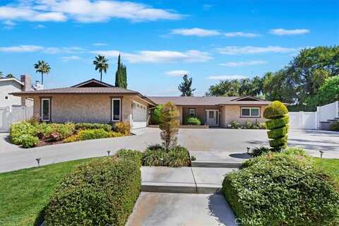 5520 Inner Circle Drive, Riverside, CA 92506