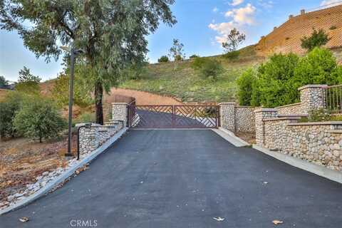 4040 N MILLS Avenue, Claremont, CA 91711