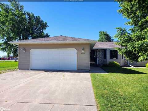 2209 14th Avenue N, Clear Lake, IA 50428