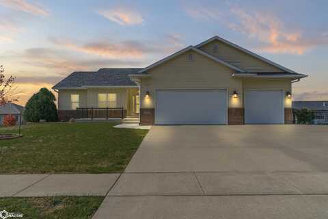 6212 Hoover Trail Road SW, Cedar Rapids, IA 52404