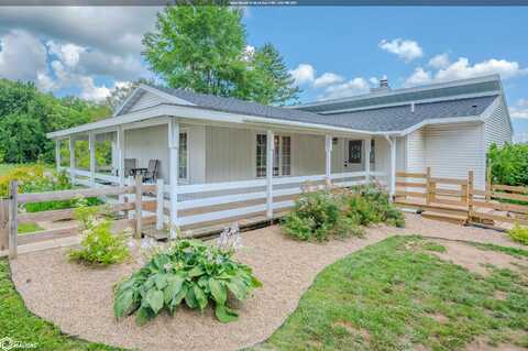 1105 S River Road, Steamboat Rock, IA 50672