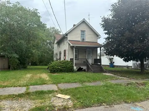 32 Wood Avenue, Niles, OH 44446