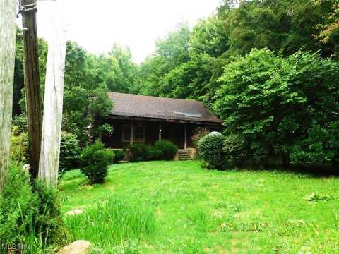 401 Traxler Road, Dorset, OH 44032