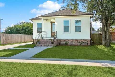 67 W CLAIBORNE Square, Chalmette, LA 70043