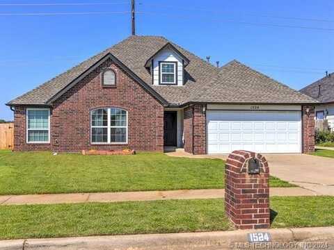 1524 S Narcissus Place, Broken Arrow, OK 74012