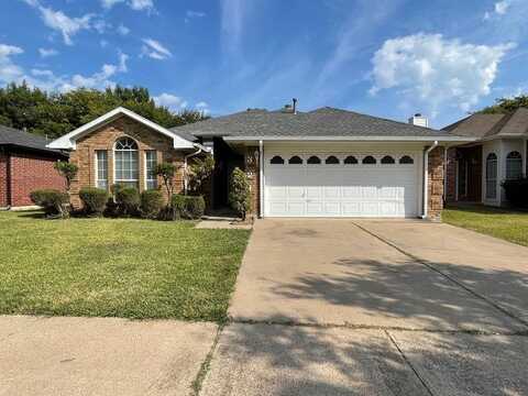 321 Faircrest Drive, Arlington, TX 76018