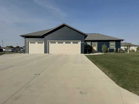 1379 9th Ave SE, Sioux Center, IA 51250