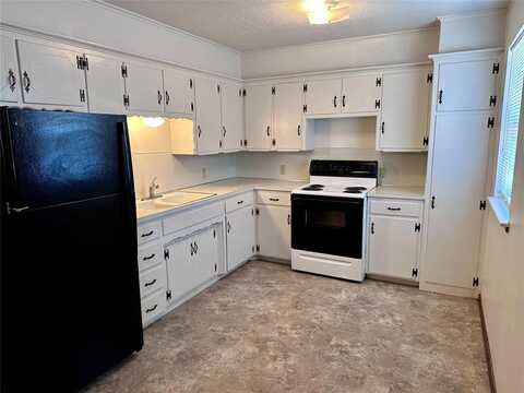 1324 Meadow Lane, Weatherford, OK 73096