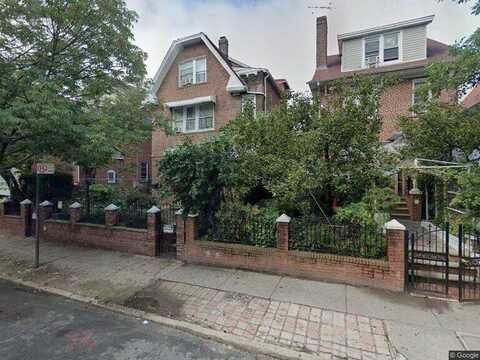 33-20 86 Street, Jackson Heights, NY 11372